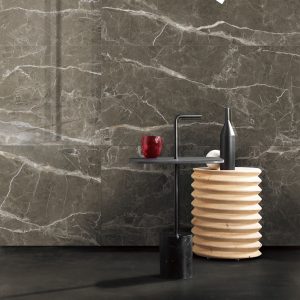 LAURENT BROWN room photo