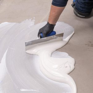 Mapei ECO 399 Adhésif vinyle très résistant sensible à la pression 15LT - PAR SKID 48